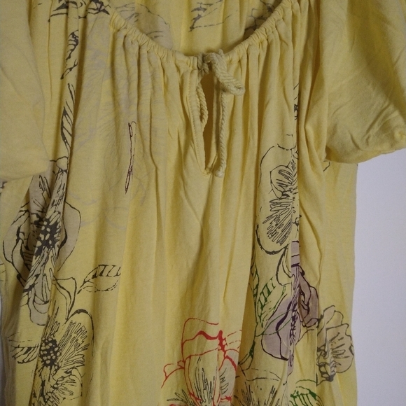 Love Language Small Petite Yellow Floral Top - Picture 3 of 4
